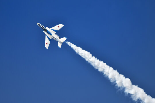 ブルーインパルスの機動飛行