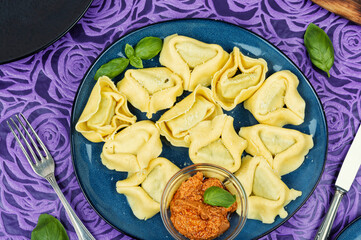 Tortelloni with greens
