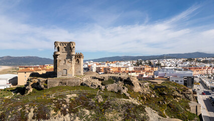 vista aérea del bonito castillo de Santa Catalina en el municipio de Tarifa, Andalucía - obrazy, fototapety, plakaty