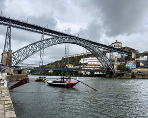 Fototapeta na wymiar Dom Luis I bridge in Oporto, Portugal