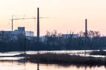 fabryka na brzegu rzeki Odry - obrazy, fototapety, plakaty