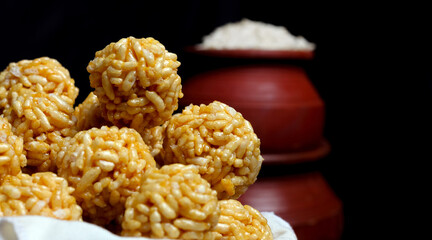Fried balls are placed in a white cloth