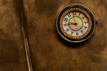 Time. Mechanical watch in a copper frame on a sheet of old antique bronze. - 777312583