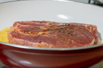 meat steak, marinated and spiced in a pan that cooks, the tastes of cooking grilled meat is often adverse to those who love vegetables and vegan food. news , event.