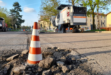 Lavori di asfaltatura in corso per le strade della città - obrazy, fototapety, plakaty