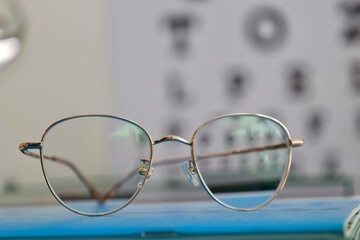 Eyeglasses on table, progressive lenses, eyeglasses for the elderly, glasses progressive lens, eyeglass progressive lens, close-up of glasses on lenses test, looking through glasses	
