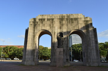 Fototapeta na wymiar Monumento no parque Farroupilha em Porto Alegre