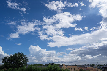 真夏の住宅地上空の雲（千葉県松戸市周辺）