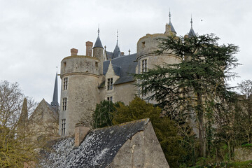 Tours du château féodal de Montreuil-Bellay dans le Maine-et-Loire - France