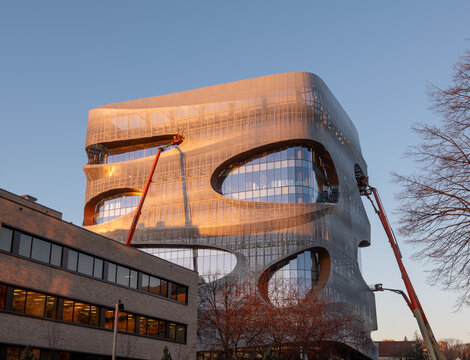ROCHESTER, MN &ndash; 14 DEC 2023: The new Kellen Building on the Mayo Campus in Minnesota has a distinct space age architectural design. Seen in morning light with extended construction lifts still in plac