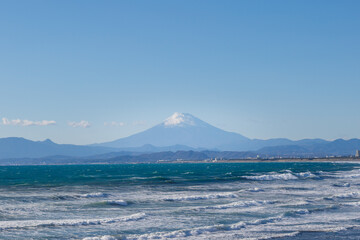 湘南海岸から見渡す海と富士山