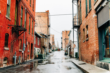 Urban street alley on wet rainy day - obrazy, fototapety, plakaty
