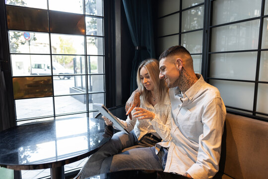 couple looking at a tablet pc