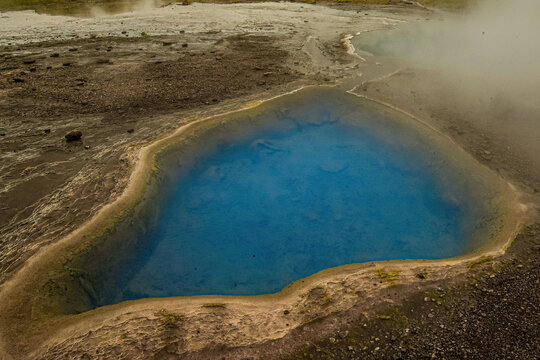Source chaude turquoise en Islande