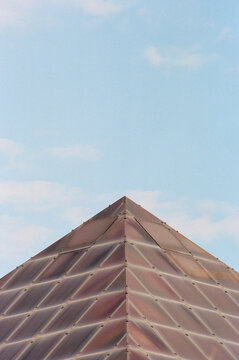 analogical minimalist architecture
