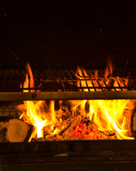 Obraz premium View of flames in a fireplace: colorful close up view