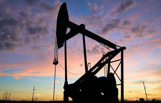 oil well pumping 