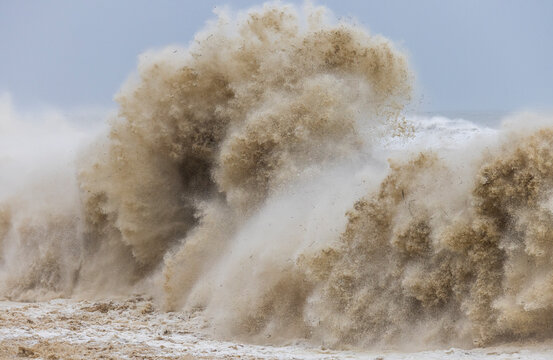 Vast breaking wave