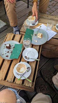UGC Coffee and cake leftovers with friends