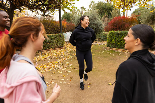 GROUP OF FRIENDS DOING SPORTS
