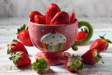 Fruity beauty: Juicy, ripe strawberries in a beautiful handcrafted bowl