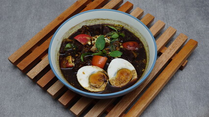 Beef with black pepper sauce looks beautiful and delicious topped with boiled chicken eggs