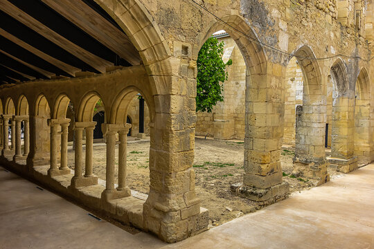 Cordeliers Cloister (Le Cloitre des Cordeliers) is a 14th century cloister in the Old Town of Saint Emilion, a World Heritage Site. Saint-Emilion, Gironde, Aquitaine, France, Europe.