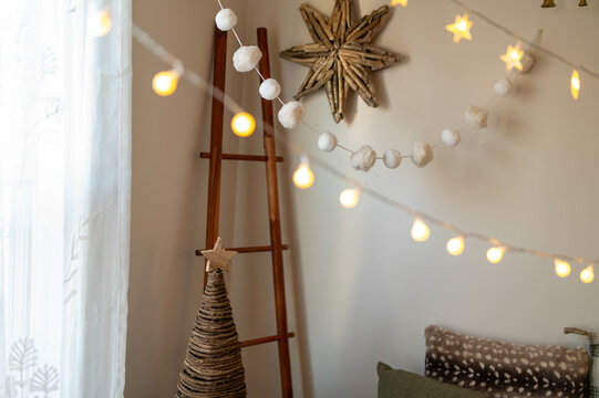 A bedroom decorated for christmas