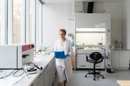 Female Scientist Walking In Modern Lab 