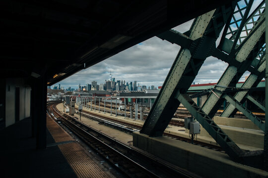 New York City elevated subway station with Manhattan behind

