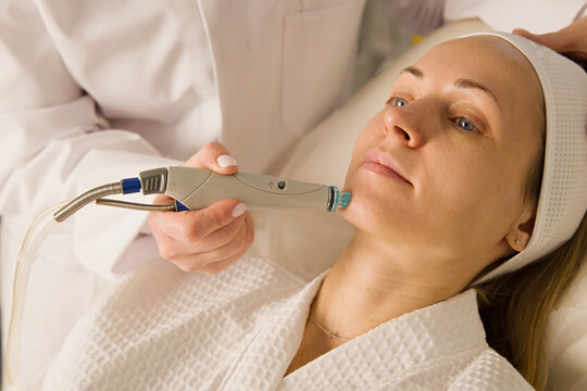 HydraFacial procedure in beauty clinic 