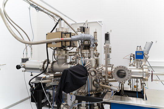 Molecular Beam Epitaxy System (MBE)