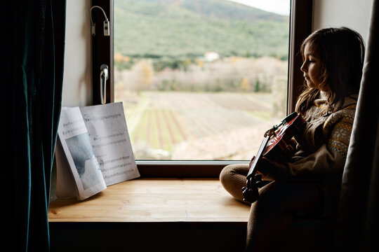 kid reading music sheet