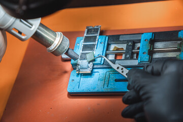 Chip under a source of heat