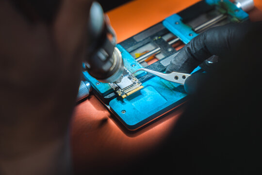 Chip under a source of heat