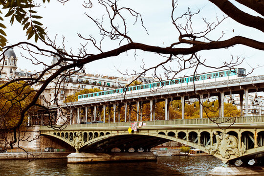  Bir-Hakeim, and a Metro