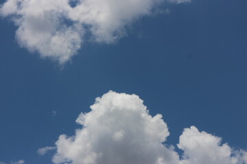 Obraz premium Blue sky background with clouds