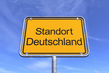 Ortsschild - Ortstafel - Standort Deutschland - Himmel - Wolken - 778032507