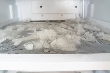Ice in the freezer, Defrosting of the fridge and freezer