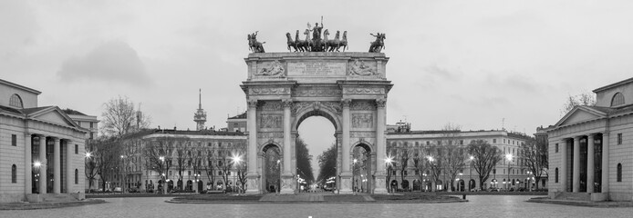 Milan - Arco della Pace - Arch of peace in the morning dusk. - obrazy, fototapety, plakaty