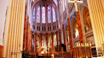 Vitraux de la cathédrale catholique Notre-Dame de Chartres en Eure-et-Loir France Europe - obrazy, fototapety, plakaty