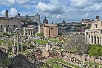 Fototapeta premium Roma, le antiche rovine e ruderi dei Fori Imperiali