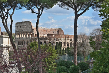 Roma, le antiche rovine e ruderi dei Fori Imperiali: Il Colosseo