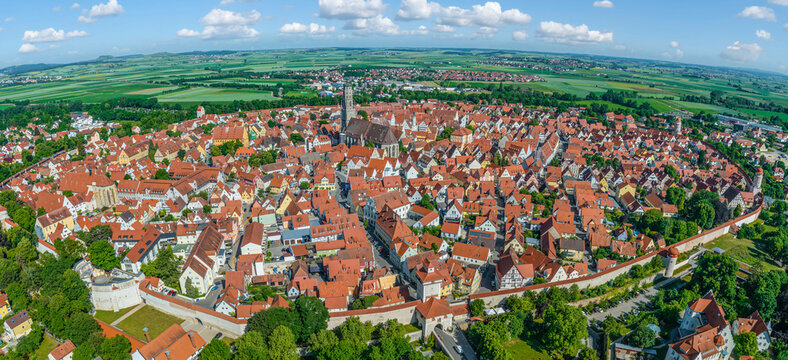 N&ouml;rdlingen, die zentrale Stadt des Geopark Ries im Luftbild