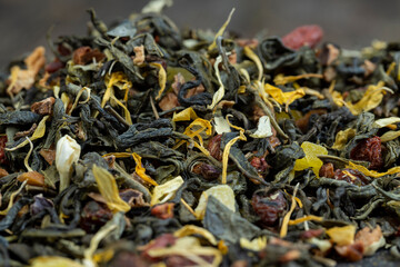 dry green tea with jasmine flowers, calendula, pineapple slices