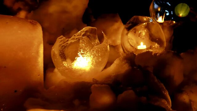 冬の夜を彩る雪み街道いなぶの氷雪灯篭 handheld