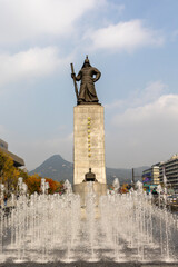 Yi Sun-sin statue and fountain in Gwanghwamun, Seoul
