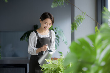 Image of women working in horticulture, gardening and florist　
