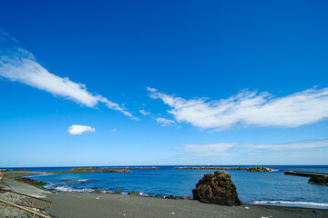 スキンダイビングポイントの底土海水浴場。
テトラポッドの内側はエンタクミドリイシの大群生があり、ウミガメが多数生息する。
航路の終点、太平洋の大きな孤島、八丈島。
東京都伊豆諸島。
2020年2月22日水中撮影。


Big beautiful green sea turtles swimming in the coral reef.

Sokodo Beach, a skin diving po