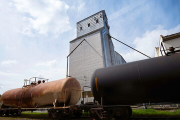 4k ultra hd image of Grain Elevator by the railroad track